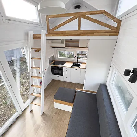 Camping Red Tiny House *
