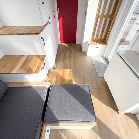 אתר קמפינג Red Tiny House סופוט