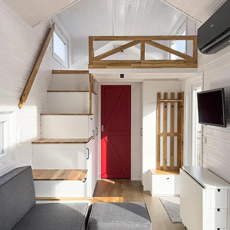 אתר קמפינג Red Tiny House